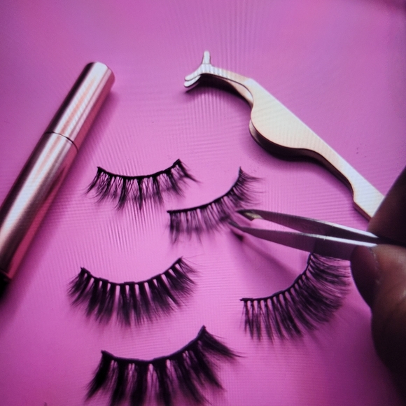 Magnetic Lashes - Picture 2 of 2